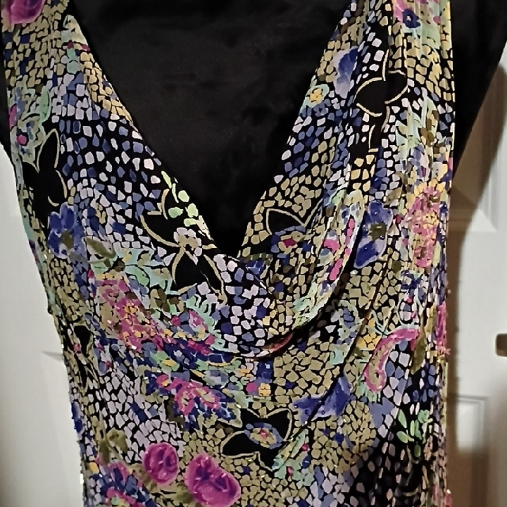 Elegant Floral Midi Dress in Black and Purple - Picture 2 of 4
